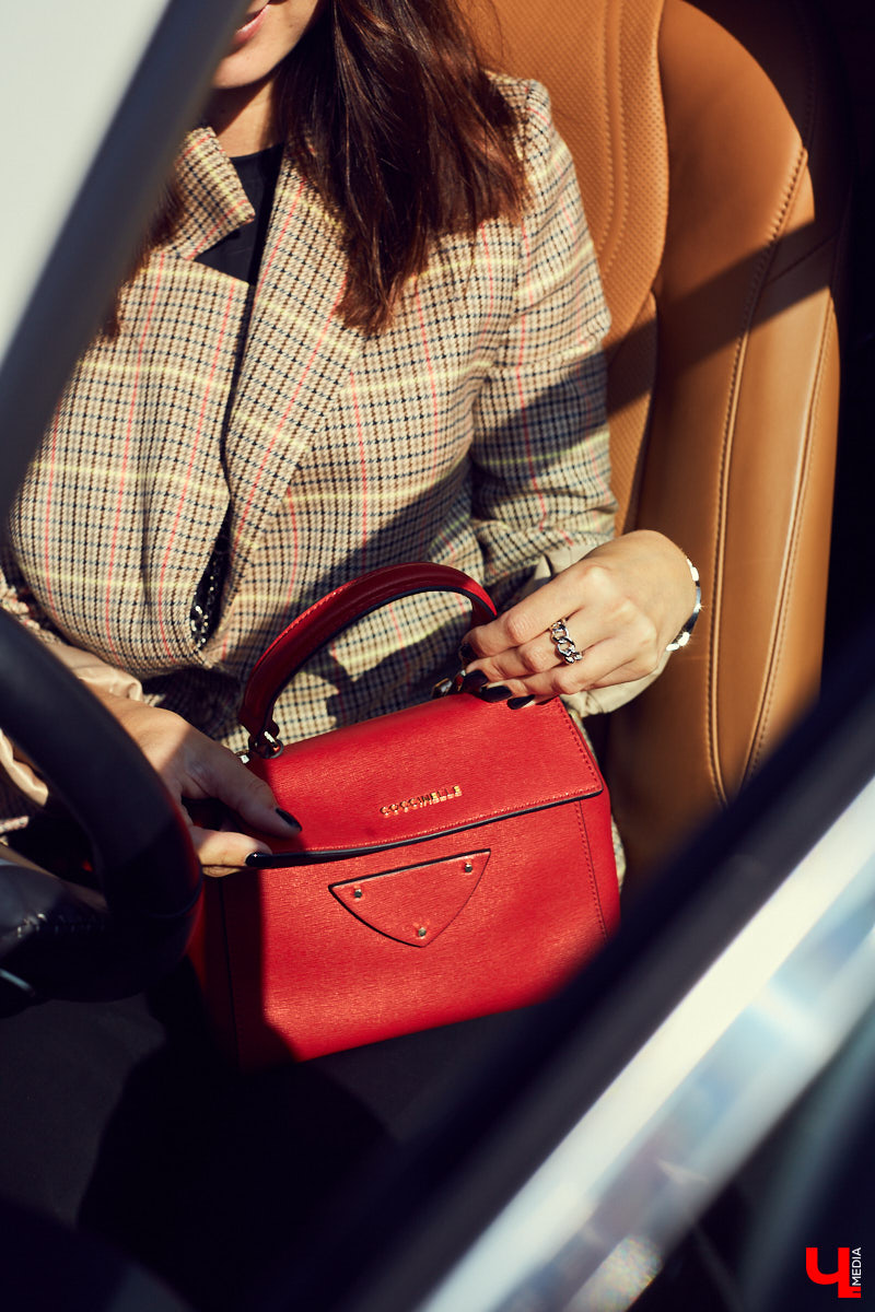 Cумочки от Dolce&Gabbana, Max Mara, итальянских миддл-брендов и аксессуары из испанского масс-маркета — рассказываем, что хранится в гардеробе владелицы владимирского бутика модной одежды Ренаты Нарзиевой