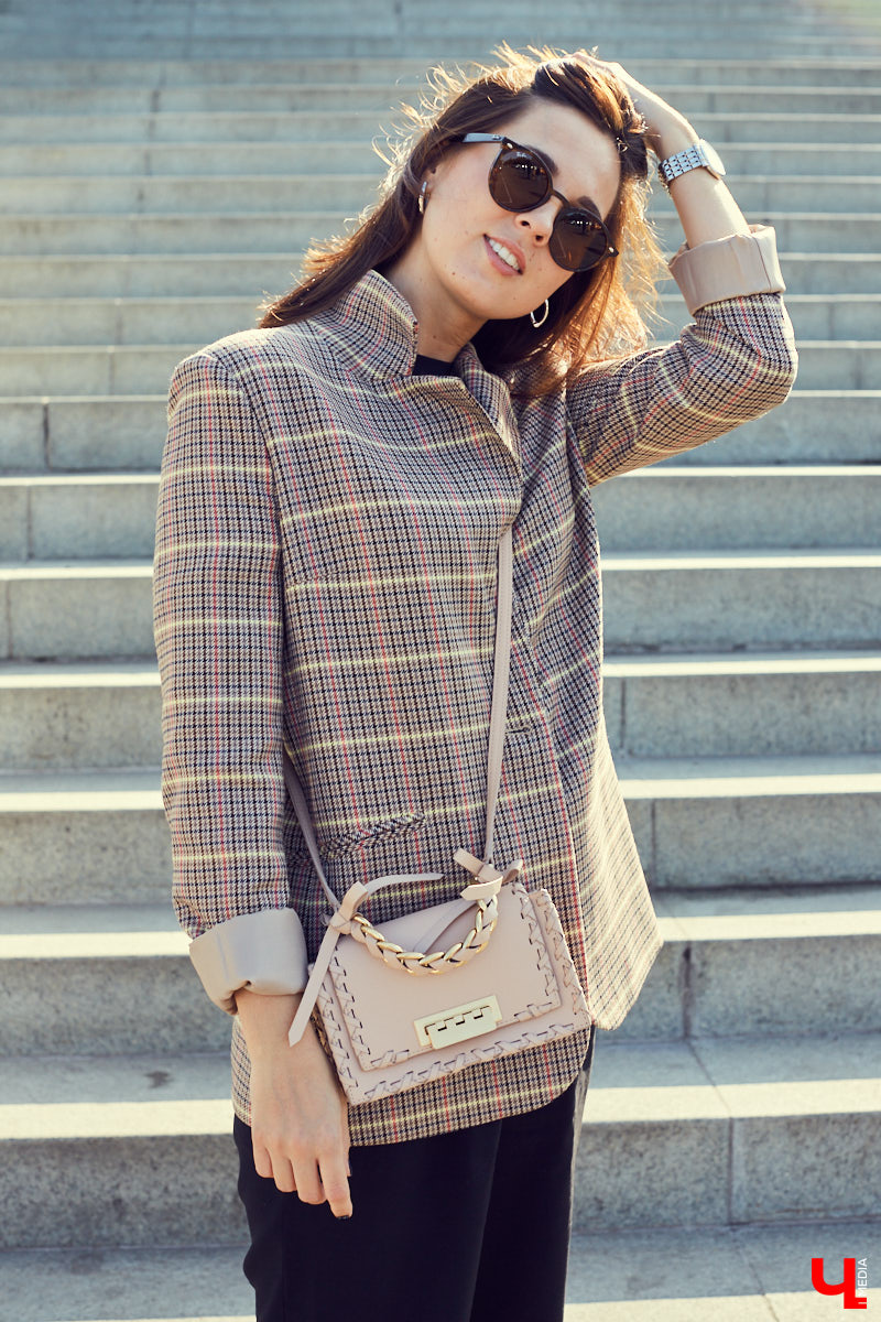 Cумочки от Dolce&Gabbana, Max Mara, итальянских миддл-брендов и аксессуары из испанского масс-маркета — рассказываем, что хранится в гардеробе владелицы владимирского бутика модной одежды Ренаты Нарзиевой