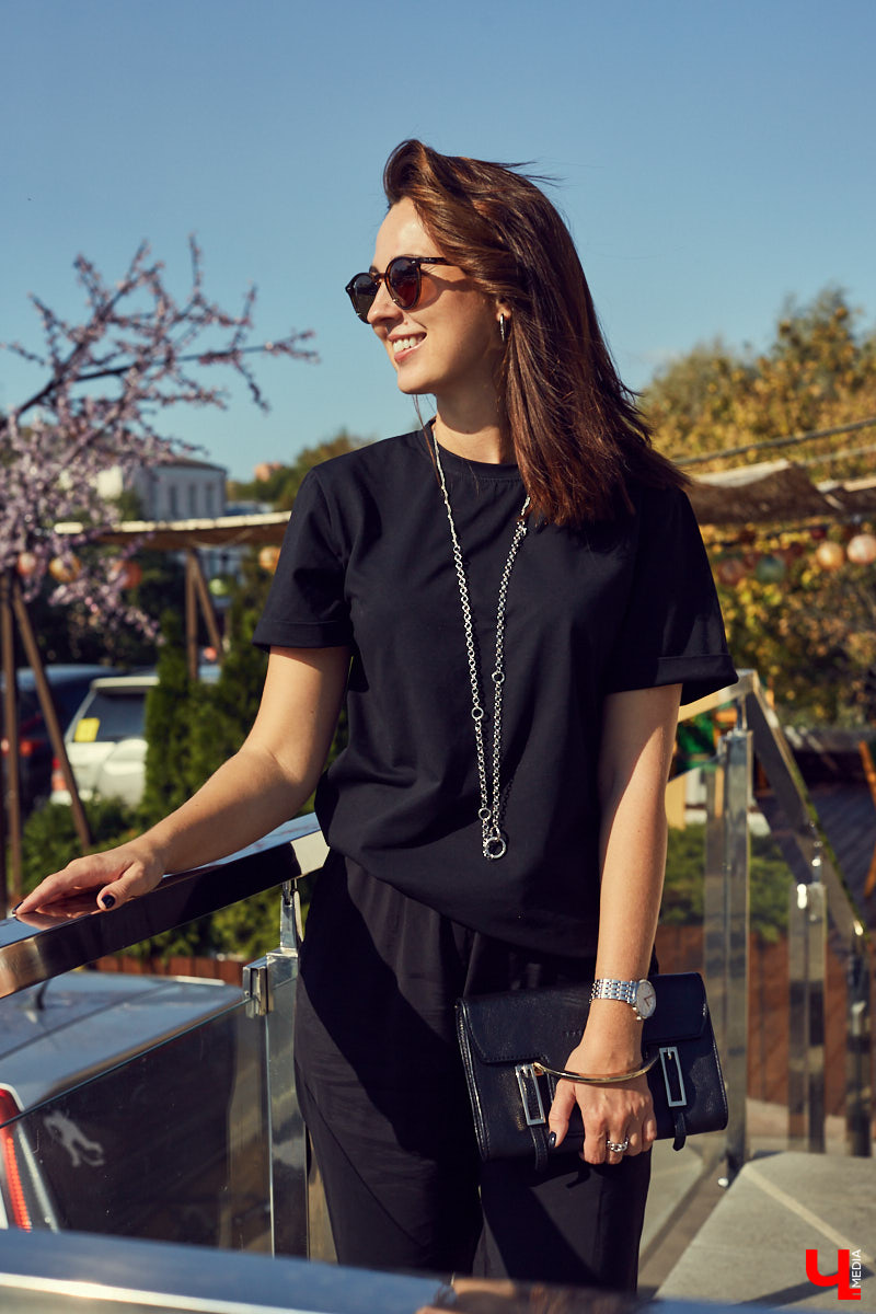 Cумочки от Dolce&Gabbana, Max Mara, итальянских миддл-брендов и аксессуары из испанского масс-маркета — рассказываем, что хранится в гардеробе владелицы владимирского бутика модной одежды Ренаты Нарзиевой