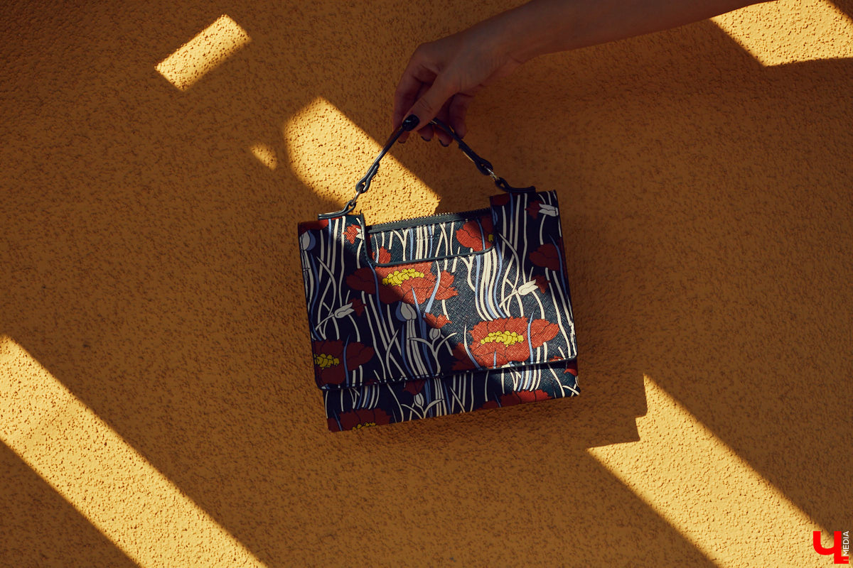 Cумочки от Dolce&Gabbana, Max Mara, итальянских миддл-брендов и аксессуары из испанского масс-маркета — рассказываем, что хранится в гардеробе владелицы владимирского бутика модной одежды Ренаты Нарзиевой