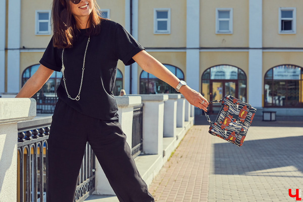 Cумочки от Dolce&Gabbana, Max Mara, итальянских миддл-брендов и аксессуары из испанского масс-маркета — рассказываем, что хранится в гардеробе владелицы владимирского бутика модной одежды Ренаты Нарзиевой