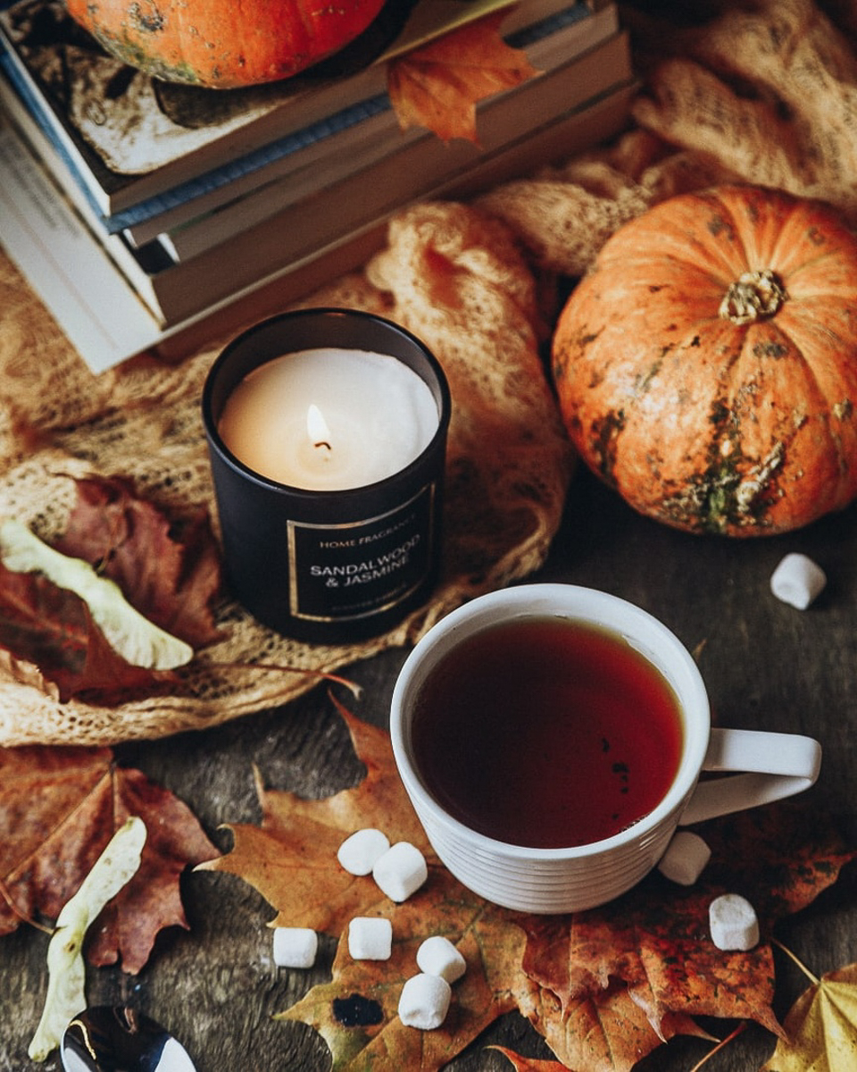 Предлагаем вам остановиться и взглянуть на атмосферные осенние снимки. Готовы поспорить, что некоторые из них окажутся на заставке ваших телефонов