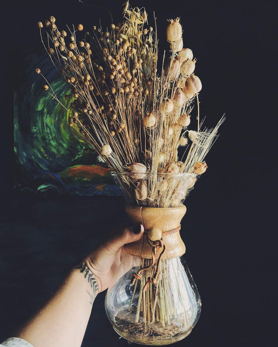 Предлагаем вам остановиться и взглянуть на атмосферные осенние снимки. Готовы поспорить, что некоторые из них окажутся на заставке ваших телефонов