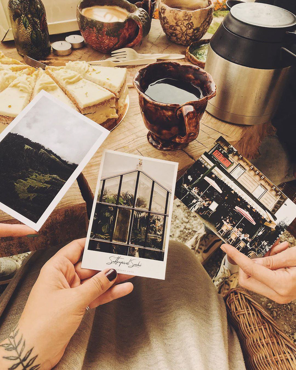 Предлагаем вам остановиться и взглянуть на атмосферные осенние снимки. Готовы поспорить, что некоторые из них окажутся на заставке ваших телефонов