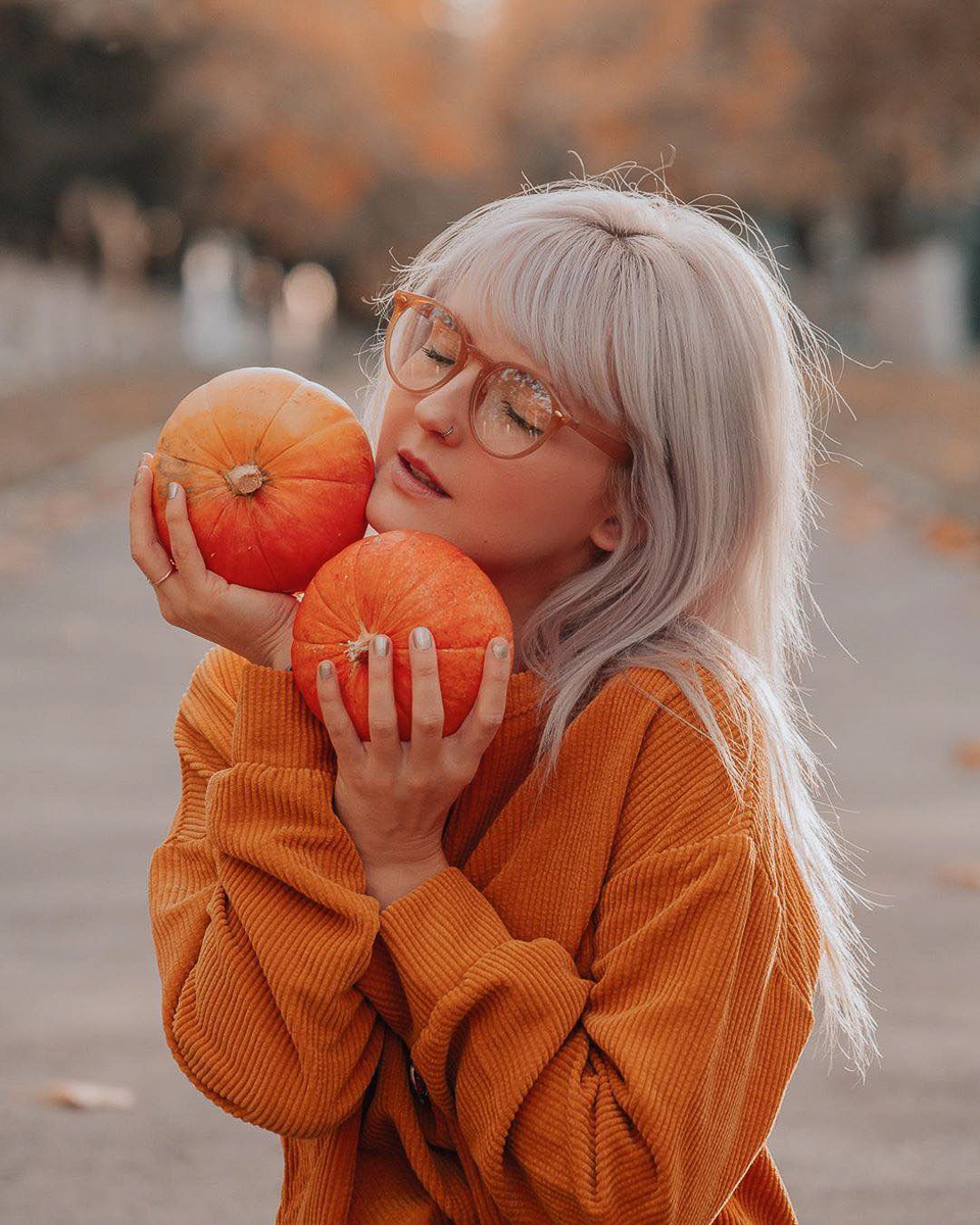 Предлагаем вам остановиться и взглянуть на атмосферные осенние снимки. Готовы поспорить, что некоторые из них окажутся на заставке ваших телефонов