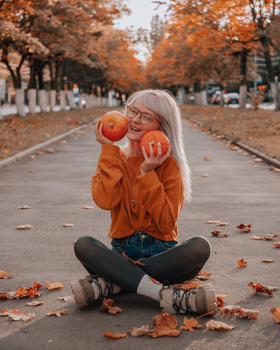 Предлагаем вам остановиться и взглянуть на атмосферные осенние снимки. Готовы поспорить, что некоторые из них окажутся на заставке ваших телефонов