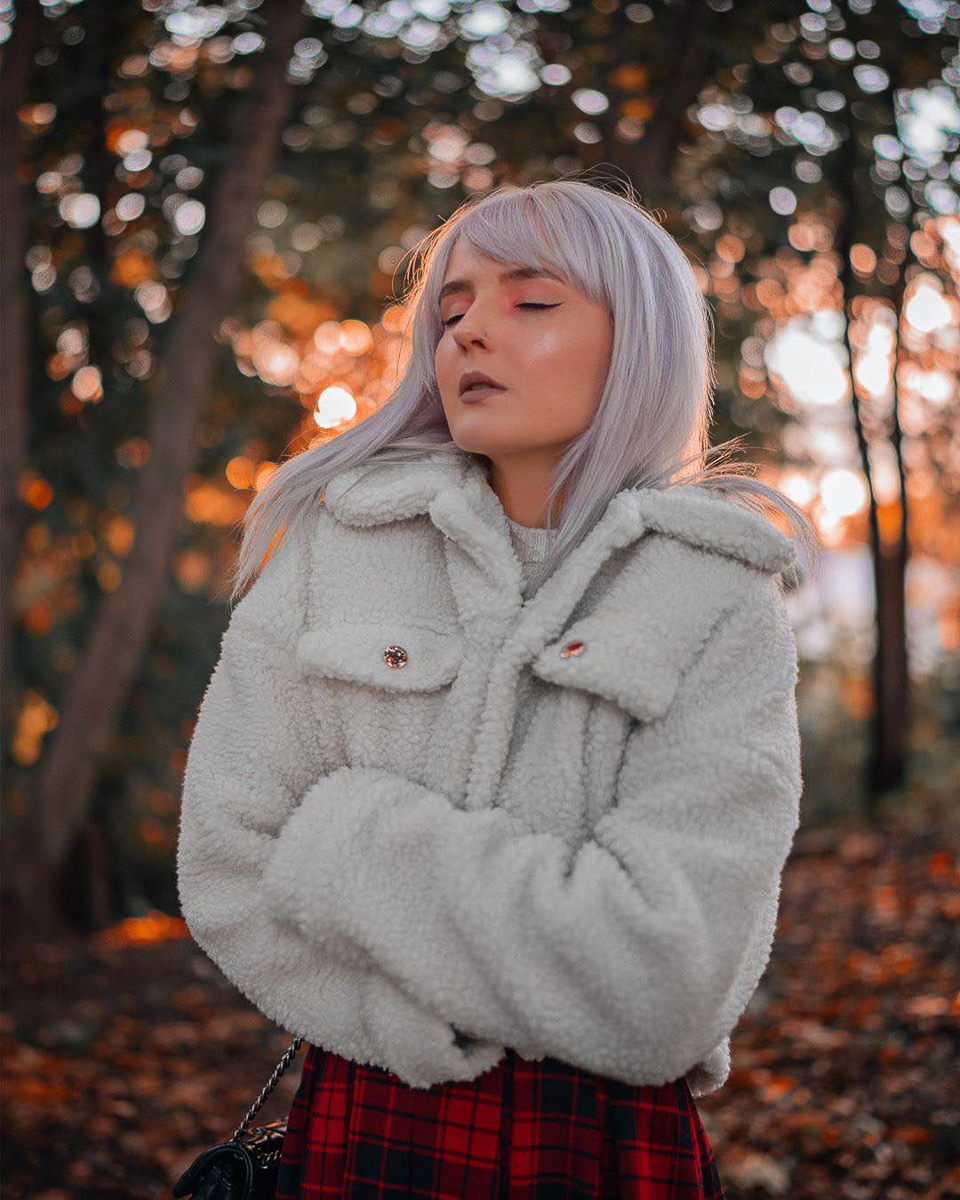 Предлагаем вам остановиться и взглянуть на атмосферные осенние снимки. Готовы поспорить, что некоторые из них окажутся на заставке ваших телефонов