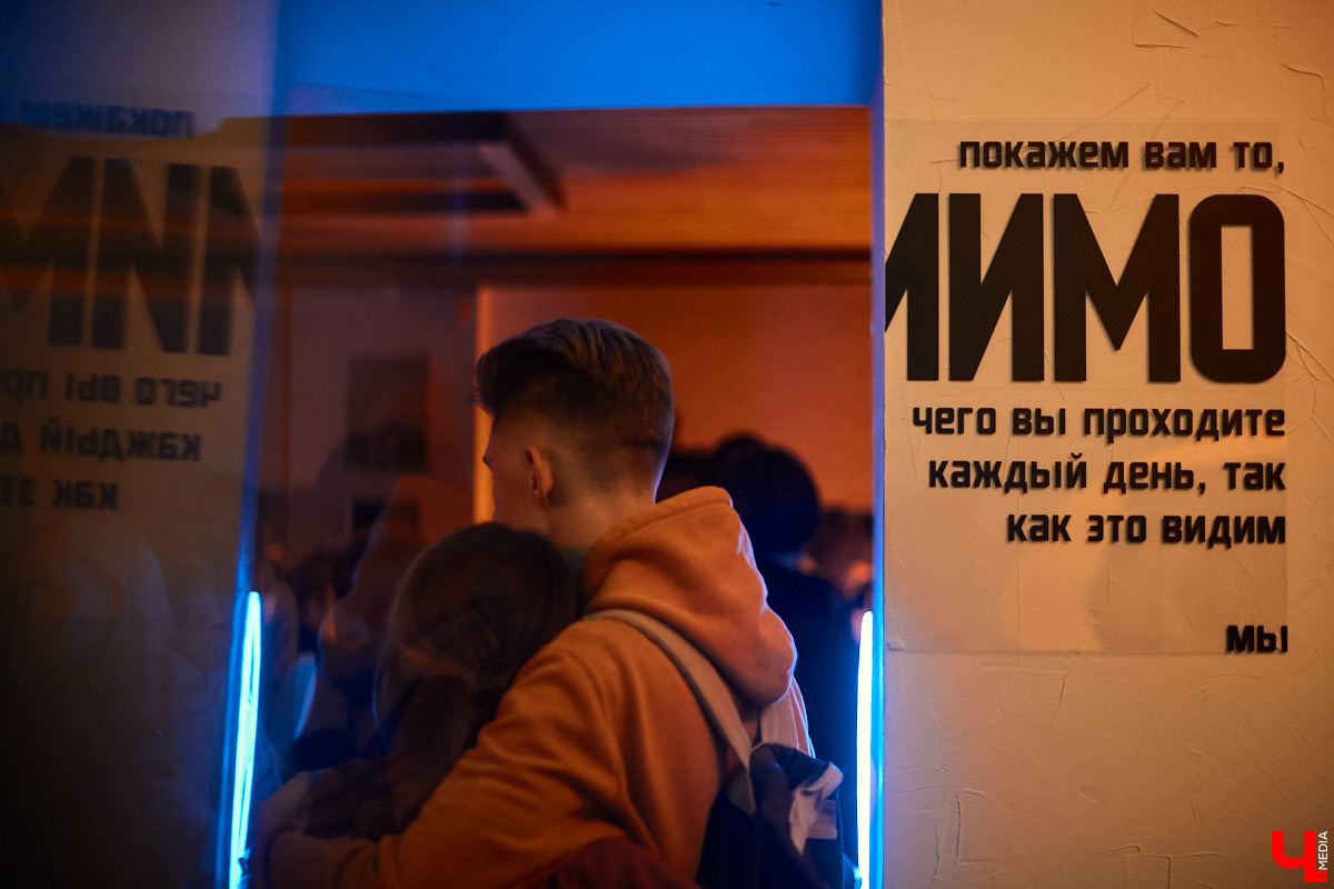 Владимир, в который влюбляются по-новому, — рассказываем, как прошла выставка уличного художника Мишкина и фотографа Виктора Фадина