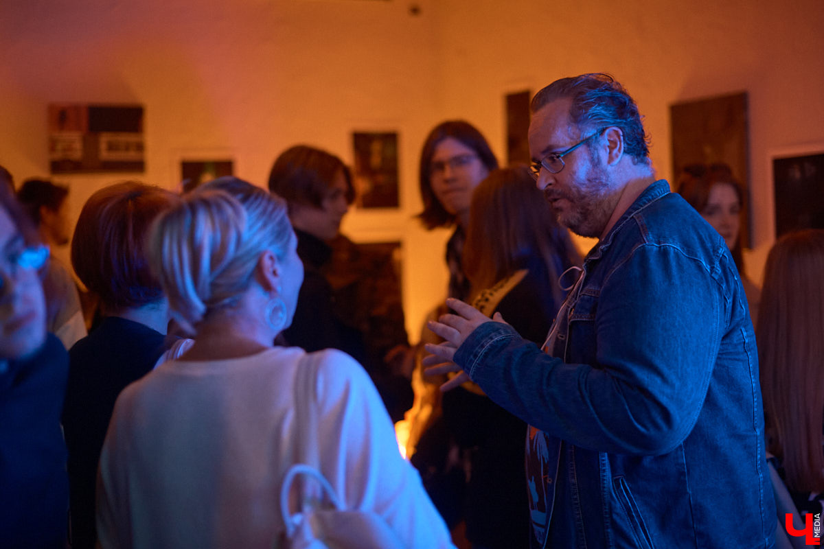 Владимир, в который влюбляются по-новому, — рассказываем, как прошла выставка уличного художника Мишкина и фотографа Виктора Фадина