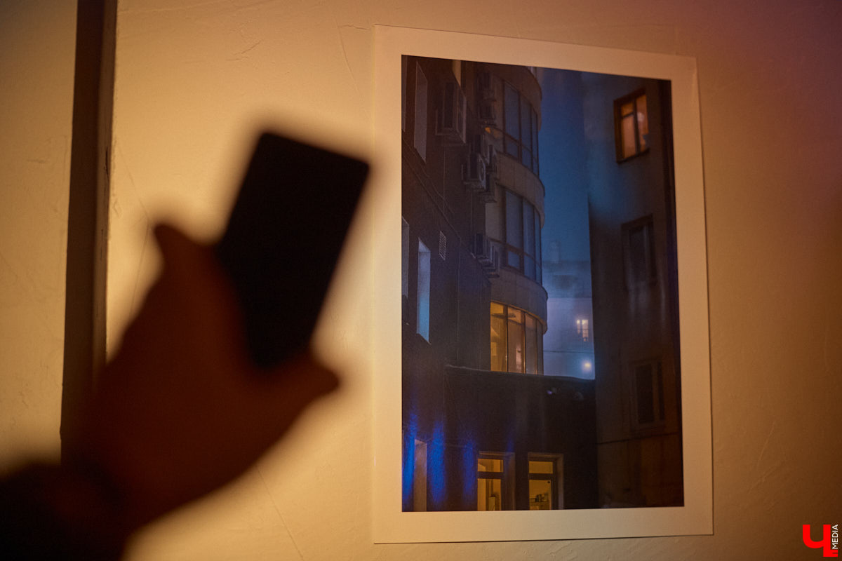 Владимир, в который влюбляются по-новому, — рассказываем, как прошла выставка уличного художника Мишкина и фотографа Виктора Фадина