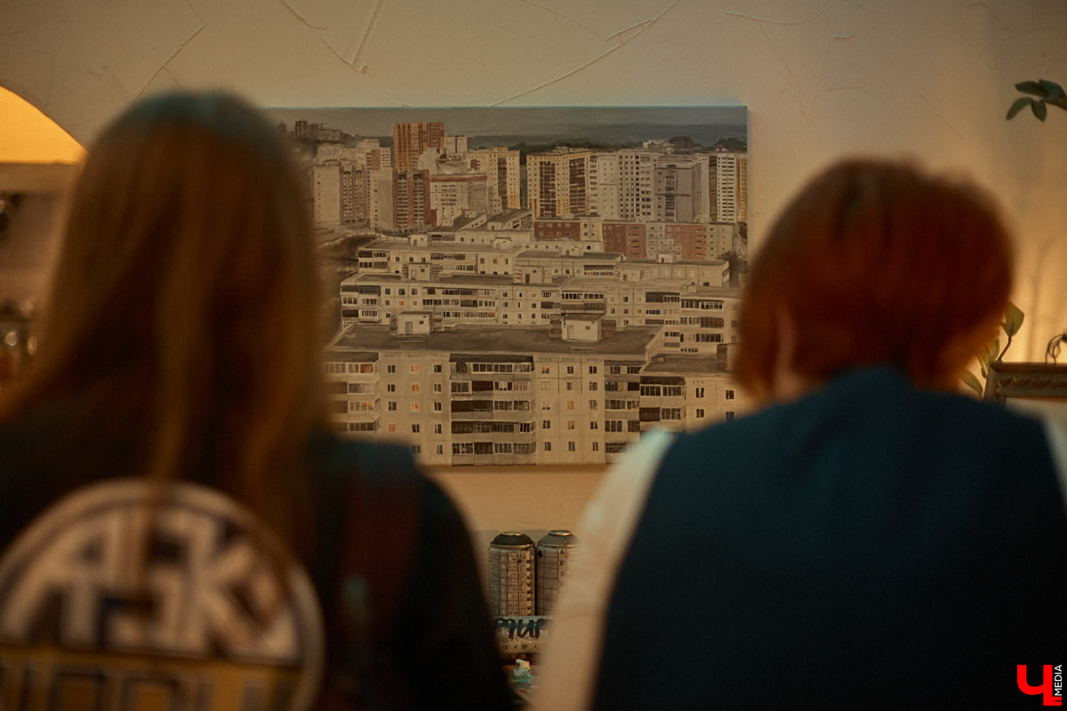 Владимир, в который влюбляются по-новому, — рассказываем, как прошла выставка уличного художника Мишкина и фотографа Виктора Фадина