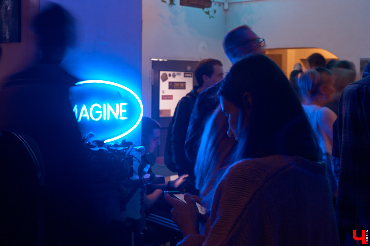 Владимир, в который влюбляются по-новому, — рассказываем, как прошла выставка уличного художника Мишкина и фотографа Виктора Фадина