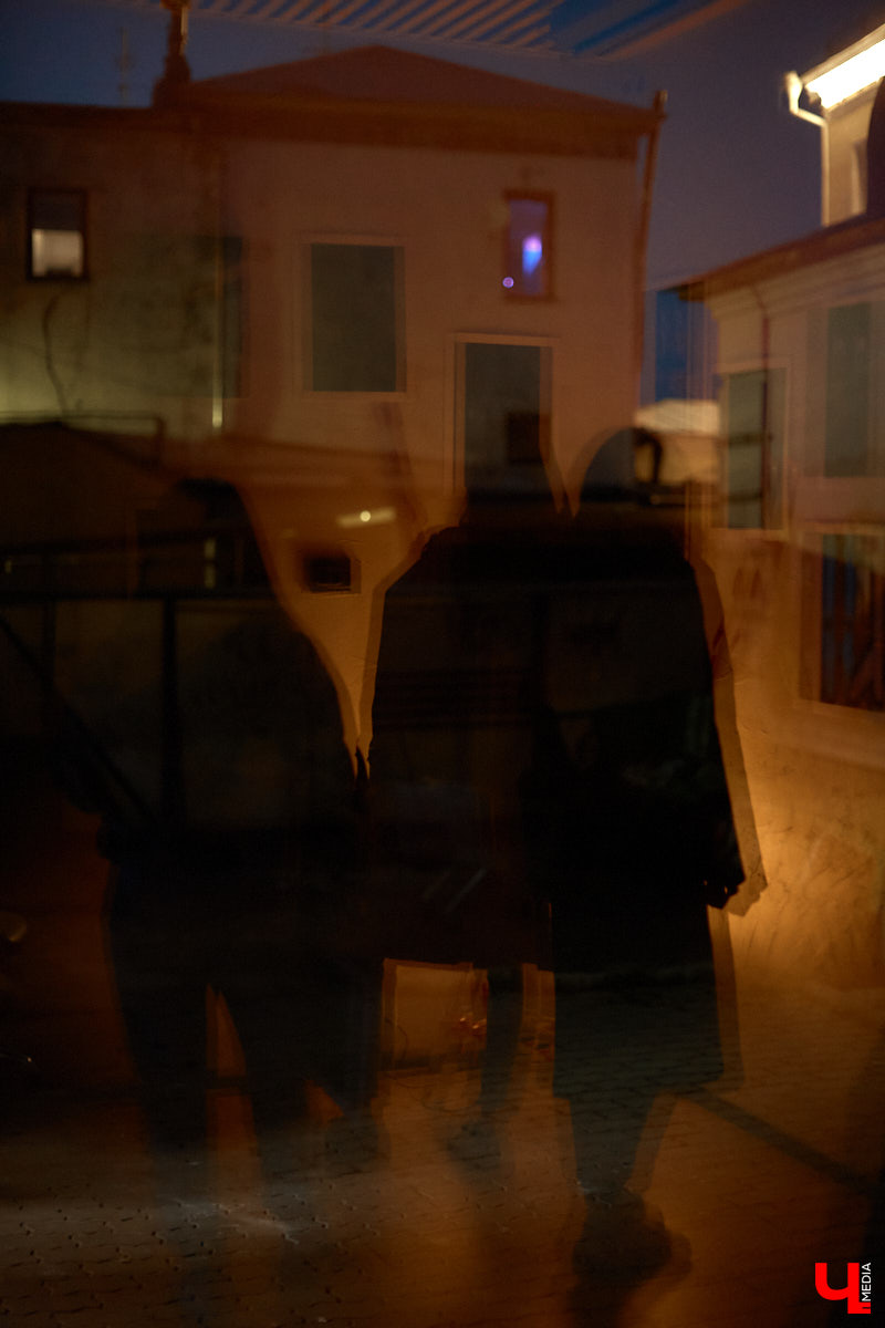 Владимир, в который влюбляются по-новому, — рассказываем, как прошла выставка уличного художника Мишкина и фотографа Виктора Фадина