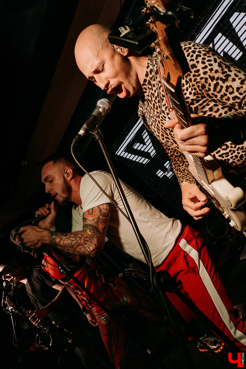 Перед владимирским концертом позитивных костромичей «Гудтаймс» пообщались с вокалистом и автором Артемом Шаровым: о тенденциях убойного местного слэма и новом альбоме. Инсайды с фитами внутри