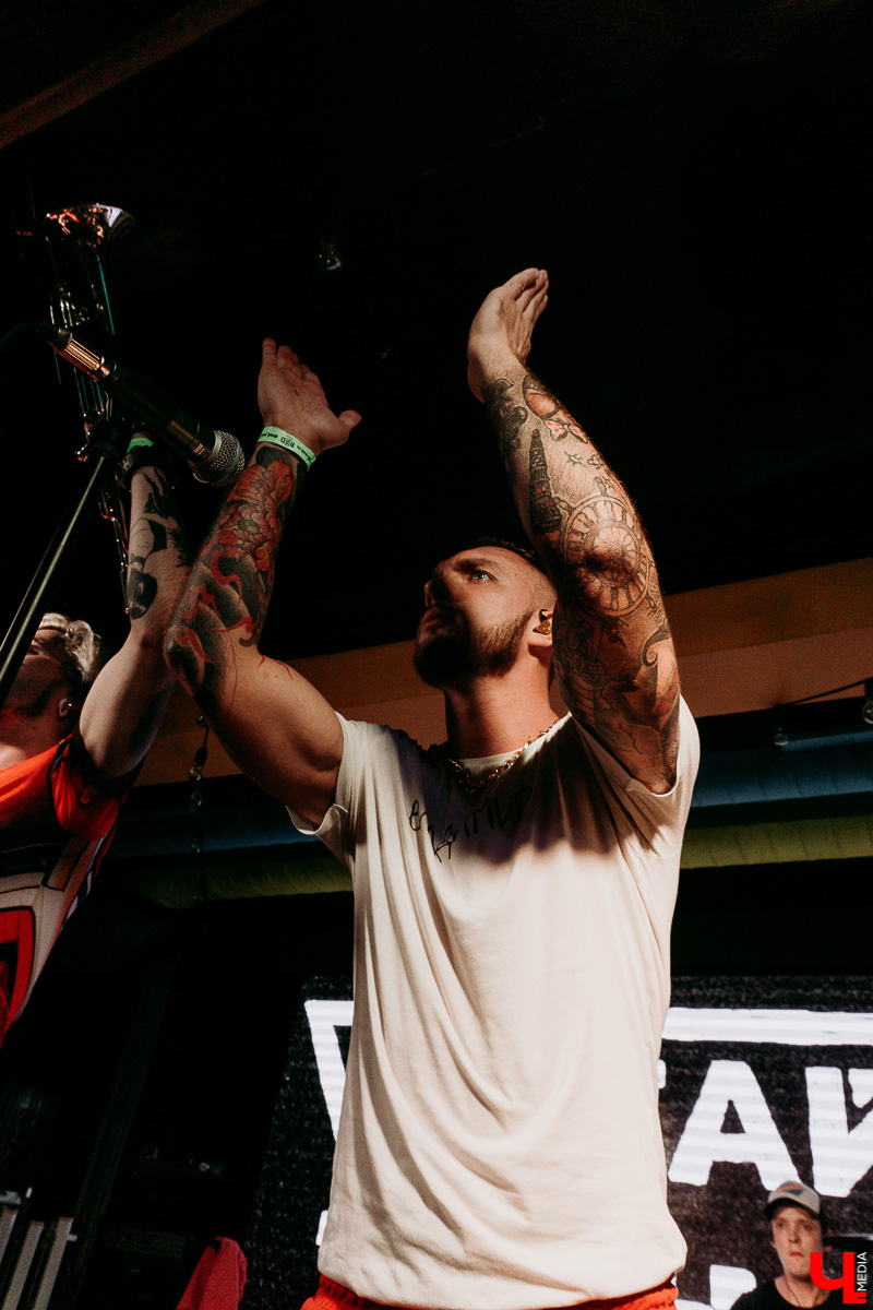 Перед владимирским концертом позитивных костромичей «Гудтаймс» пообщались с вокалистом и автором Артемом Шаровым: о тенденциях убойного местного слэма и новом альбоме. Инсайды с фитами внутри