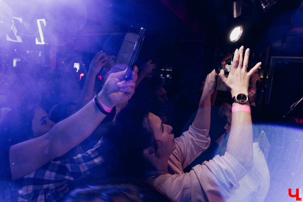 Перед владимирским концертом позитивных костромичей «Гудтаймс» пообщались с вокалистом и автором Артемом Шаровым: о тенденциях убойного местного слэма и новом альбоме. Инсайды с фитами внутри