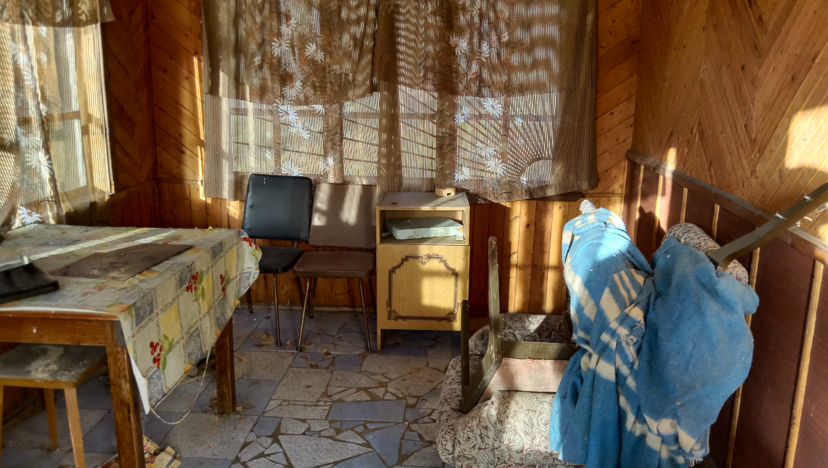 В Собинском районе есть интересная локация - заброшенная турбаза с очень красивыми постройками. Как раньше выглядело это место и в каком состоянии оно находится сейчас - все это видно на фото