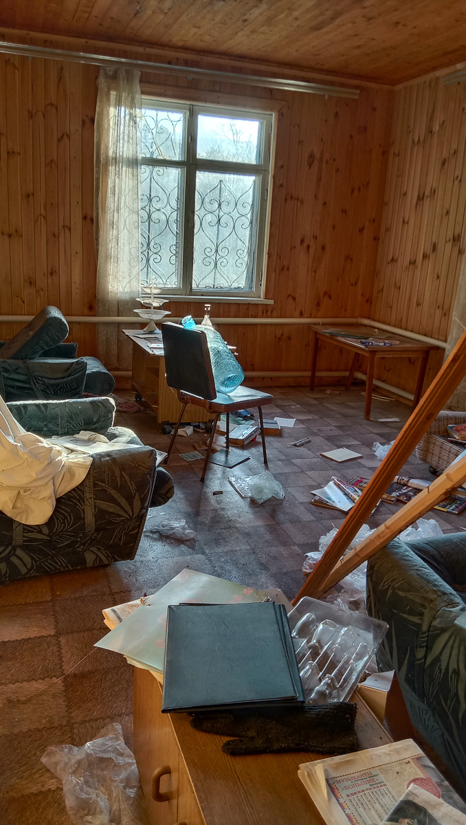 В Собинском районе есть интересная локация - заброшенная турбаза с очень красивыми постройками. Как раньше выглядело это место и в каком состоянии оно находится сейчас - все это видно на фото