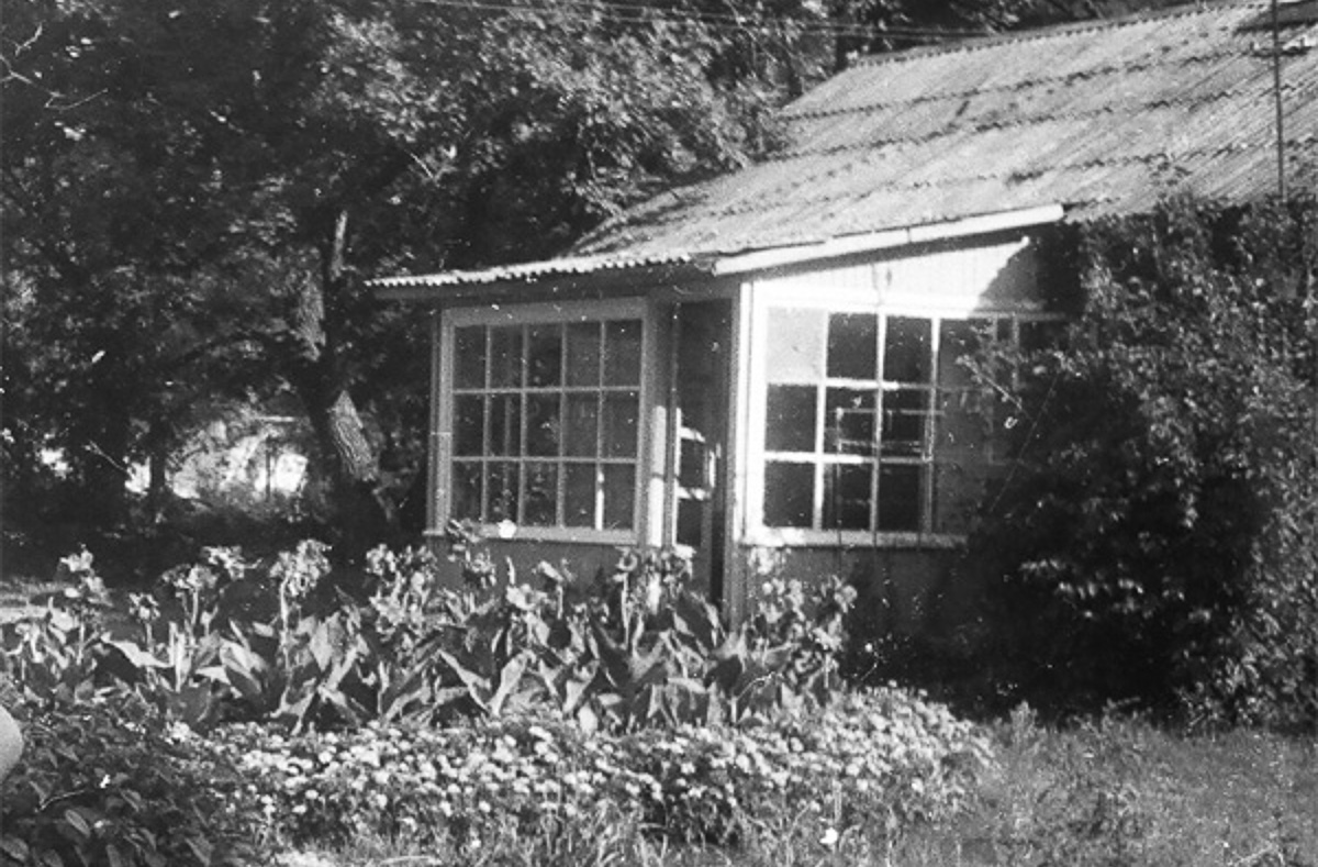 В Собинском районе есть интересная локация - заброшенная турбаза с очень красивыми постройками. Как раньше выглядело это место и в каком состоянии оно находится сейчас - все это видно на фото