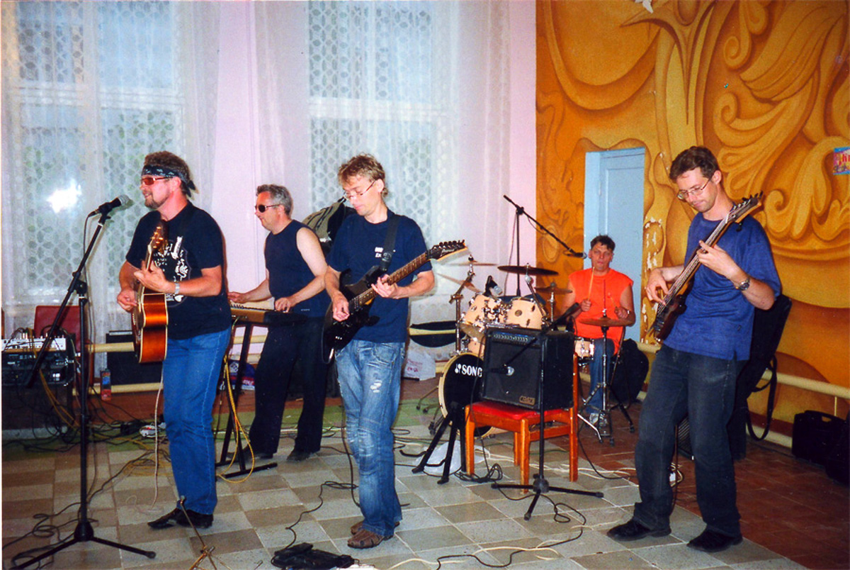 В Собинском районе есть интересная локация - заброшенная турбаза с очень красивыми постройками. Как раньше выглядело это место и в каком состоянии оно находится сейчас - все это видно на фото