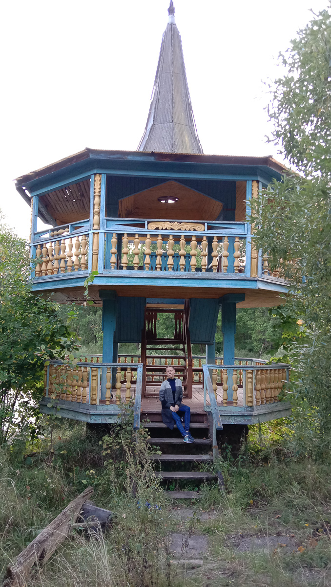 В Собинском районе есть интересная локация - заброшенная турбаза с очень красивыми постройками. Как раньше выглядело это место и в каком состоянии оно находится сейчас - все это видно на фото