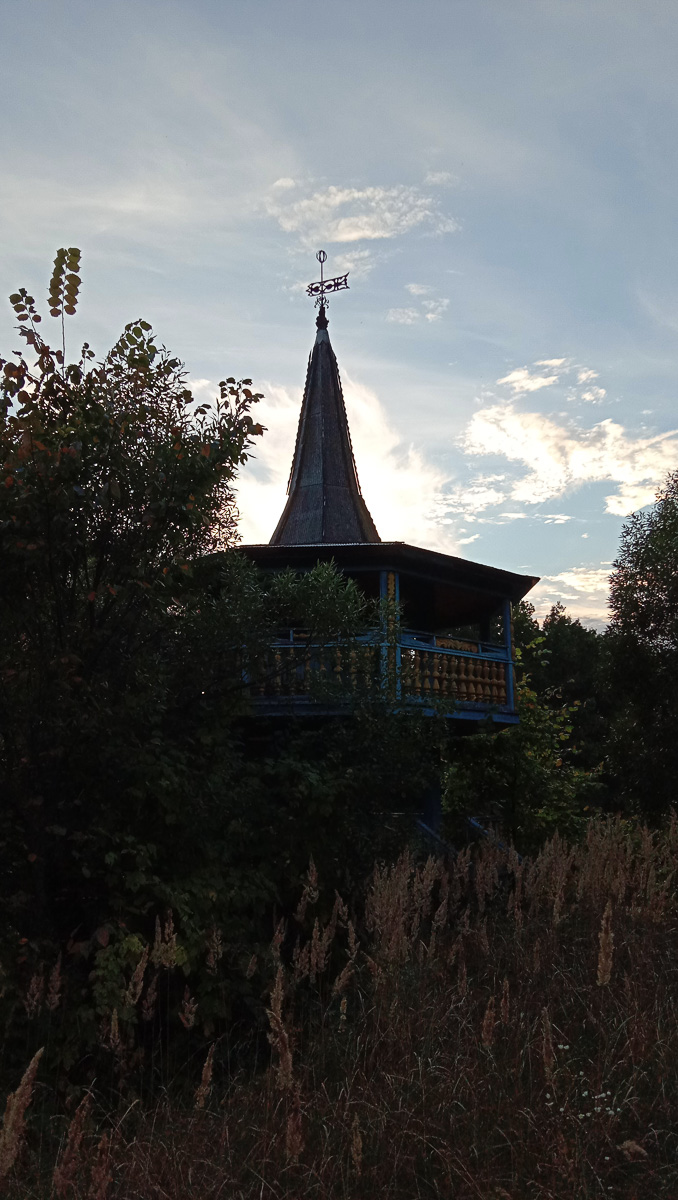 В Собинском районе есть интересная локация - заброшенная турбаза с очень красивыми постройками. Как раньше выглядело это место и в каком состоянии оно находится сейчас - все это видно на фото