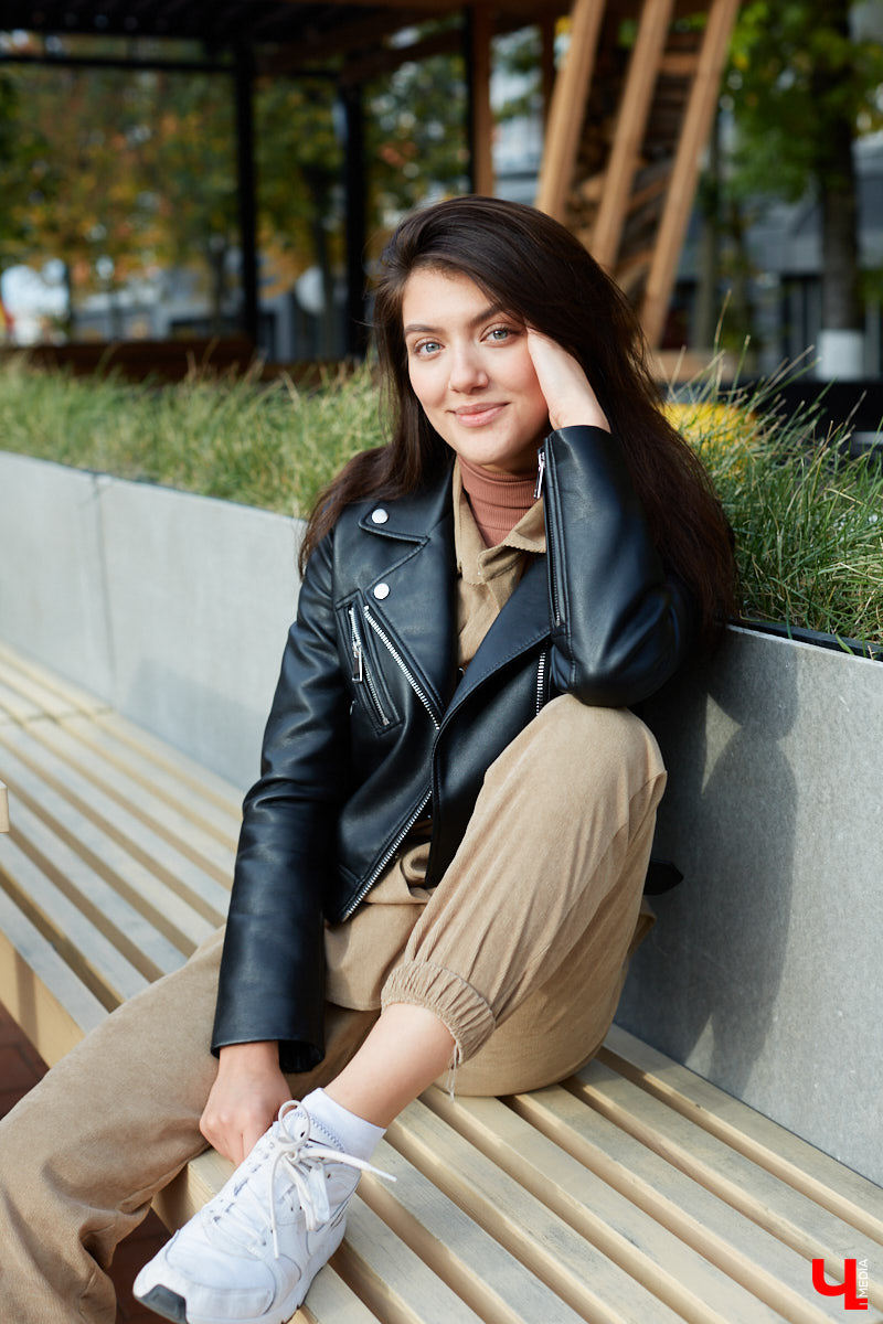 Изучаем танцевальную повестку нашего города под руководством женственной хип-хоп танцовщицы Аси Саркисян