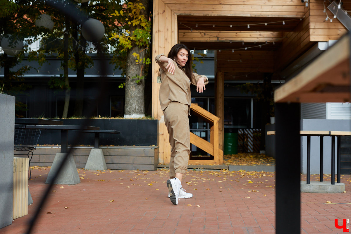 Изучаем танцевальную повестку нашего города под руководством женственной хип-хоп танцовщицы Аси Саркисян