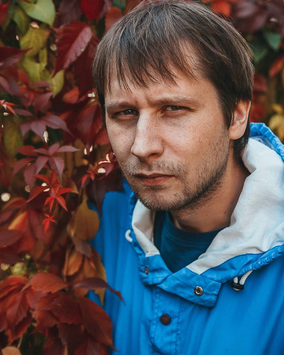 Просто нельзя взять и не сделать фото с осенними листьями