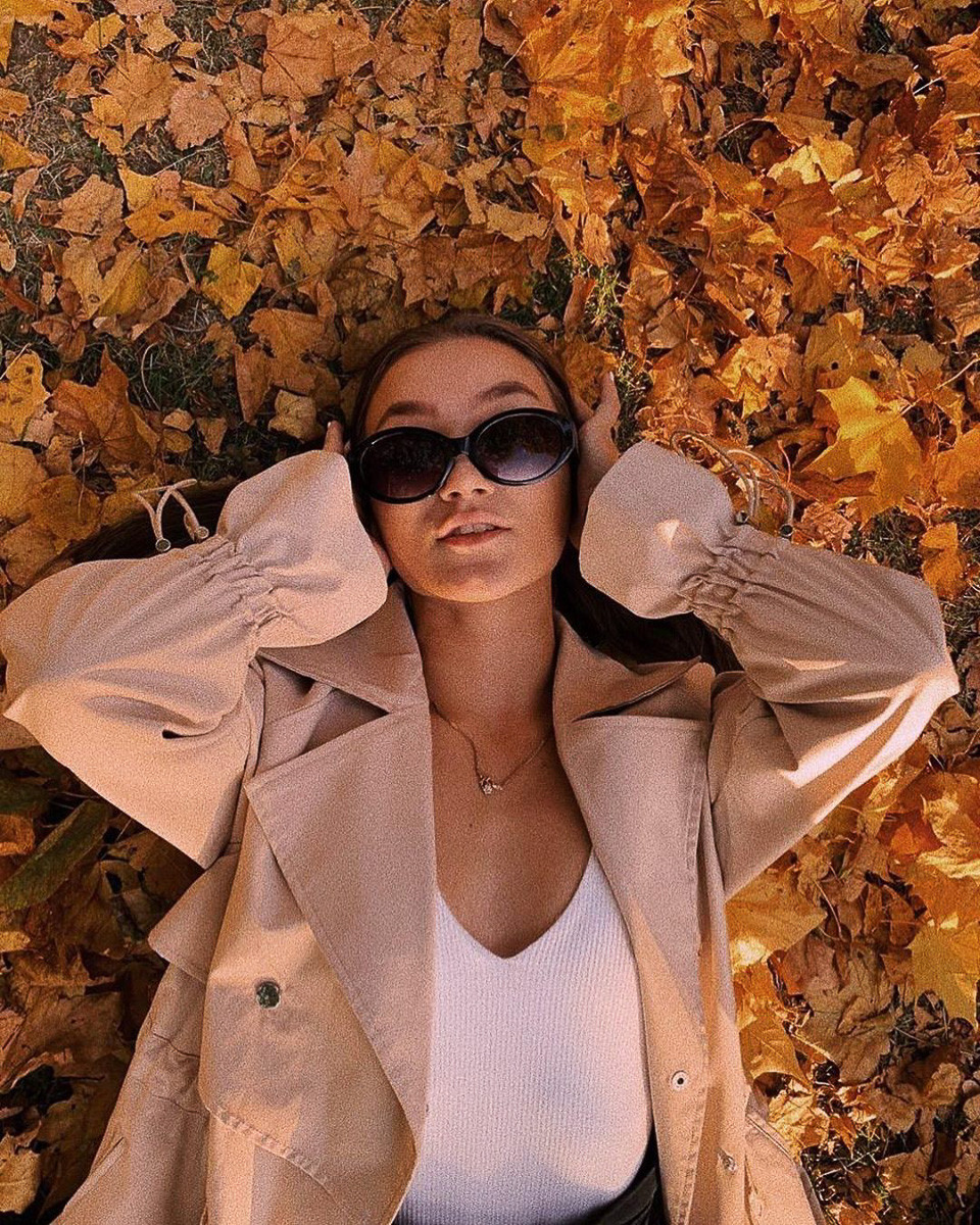 Просто нельзя взять и не сделать фото с осенними листьями