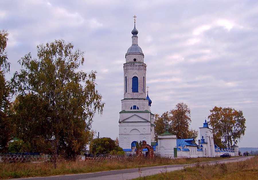 В Пизу путь пока заказан - границы закрыты. Но кадр с “падающей” башней повторить можно и в наших краях. Мы выбрали 7 подходящих локаций