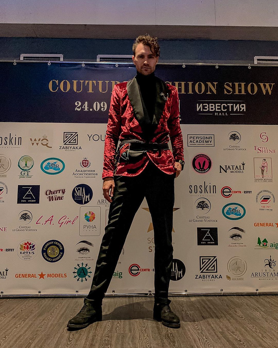 Антон Лавренков не ограничивает свою жизнь только танцами и хореографией. Его новая творческая профессия — модельер