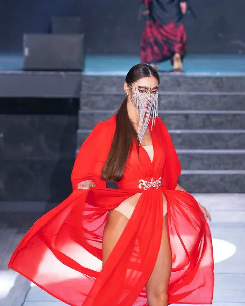 Антон Лавренков не ограничивает свою жизнь только танцами и хореографией. Его новая творческая профессия — модельер