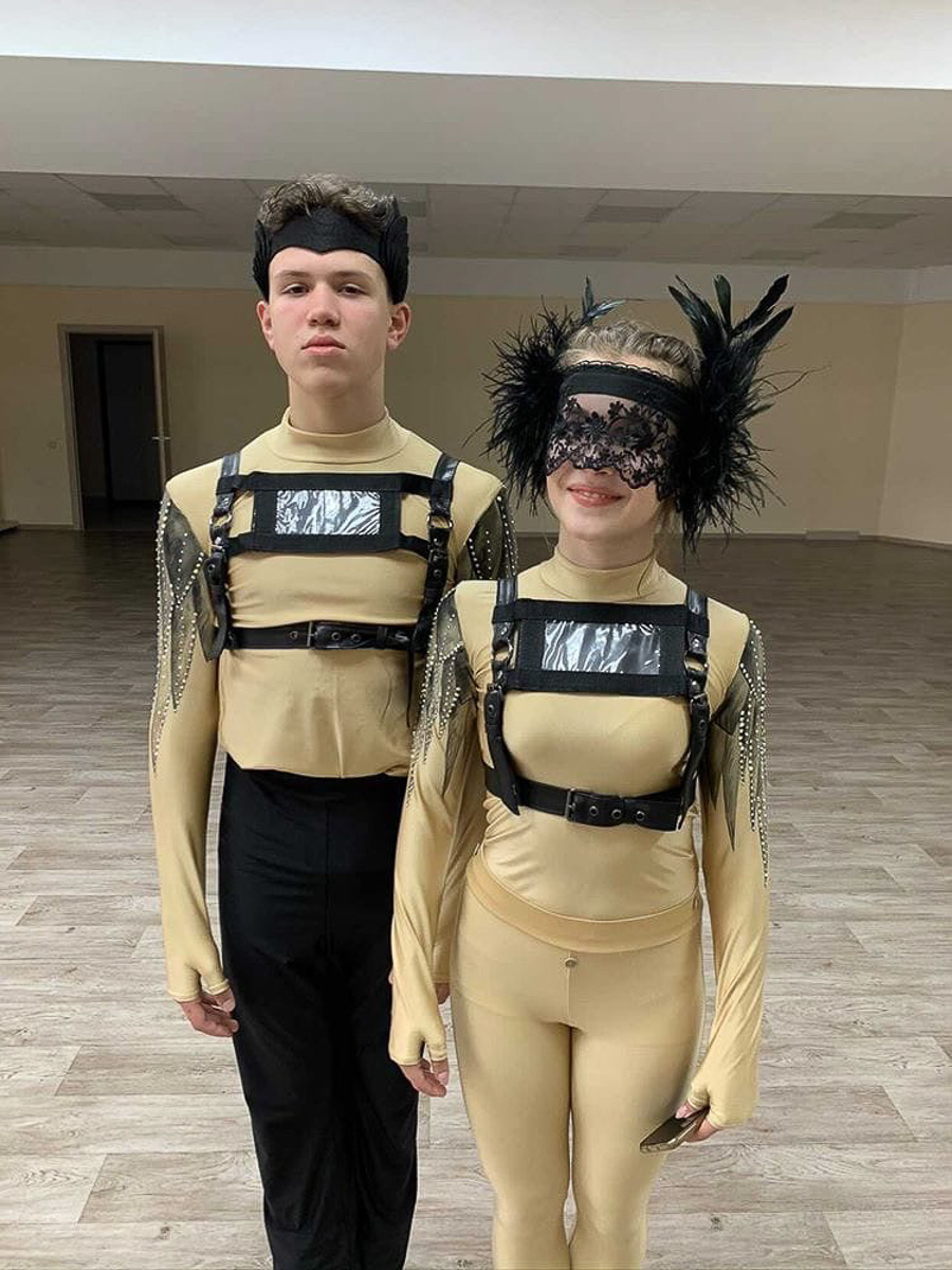 Антон Лавренков не ограничивает свою жизнь только танцами и хореографией. Его новая творческая профессия — модельер