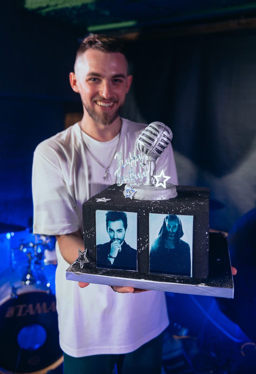 День рождения, который превратился в настоящий концерт. Расспрашиваем Дмитрия Захарию о праздновании нелюбимого события