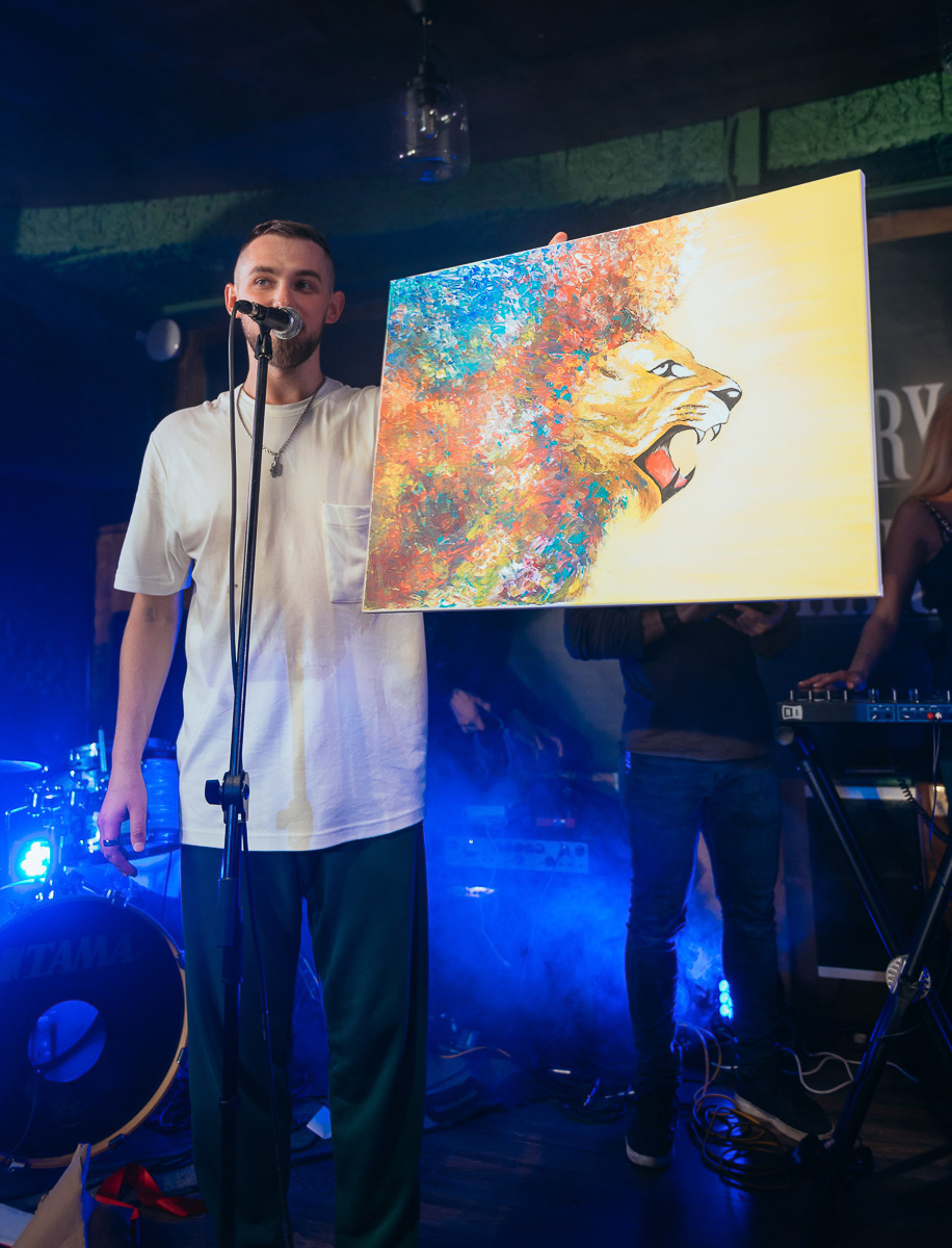 День рождения, который превратился в настоящий концерт. Расспрашиваем Дмитрия Захарию о праздновании нелюбимого события