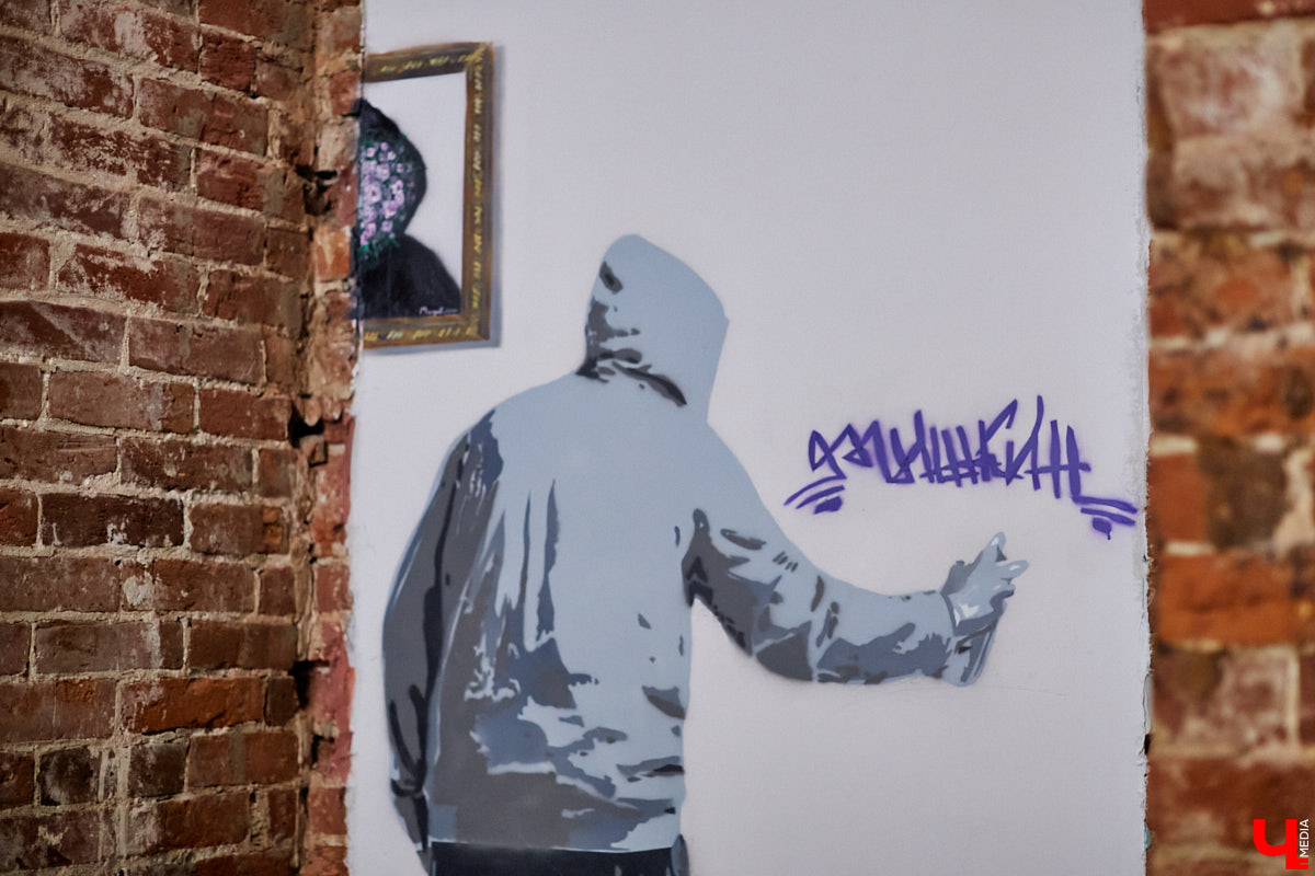 Мишкин снова создал арт со смыслом. На этот раз художник рефлексирует на тему связи времен и культур