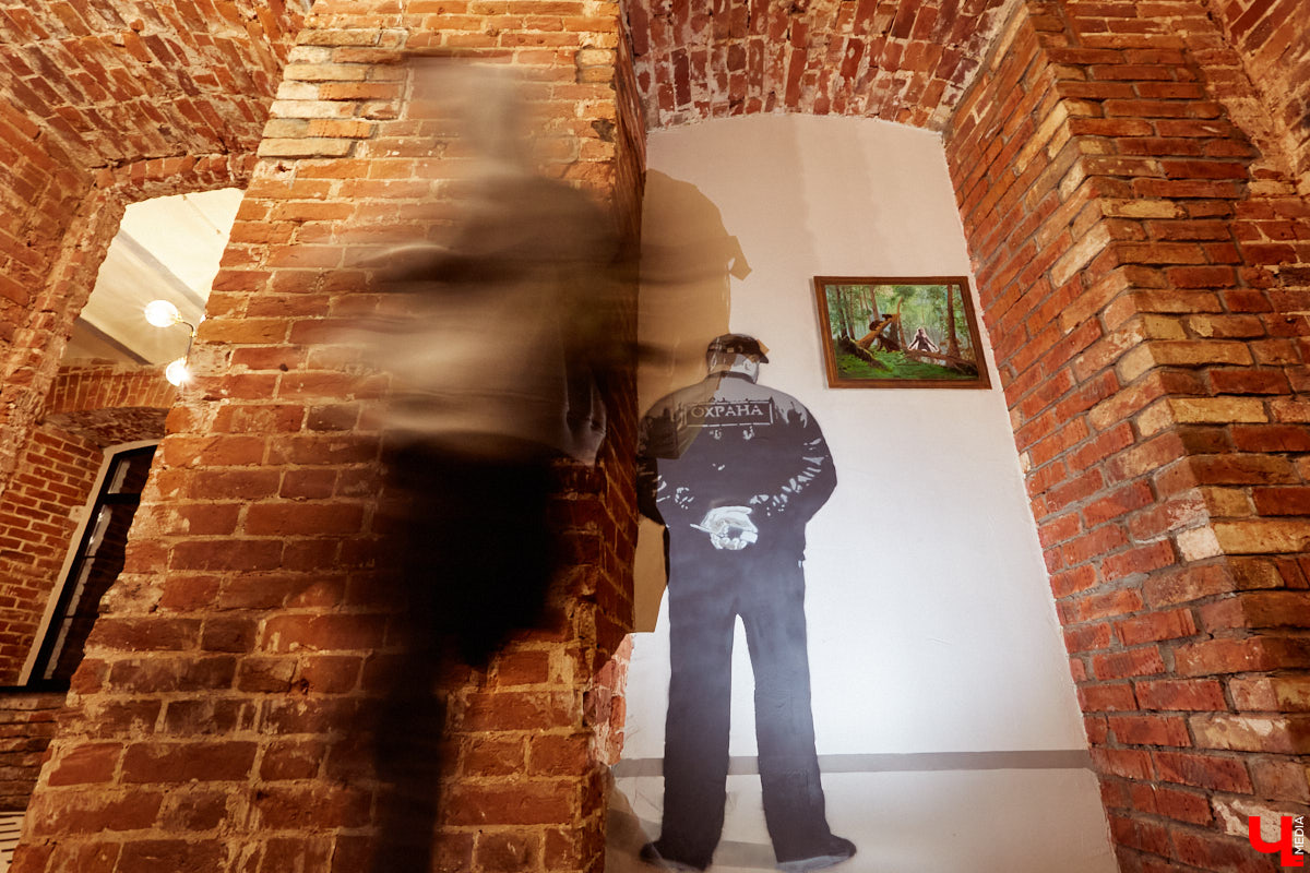 Мишкин снова создал арт со смыслом. На этот раз художник рефлексирует на тему связи времен и культур