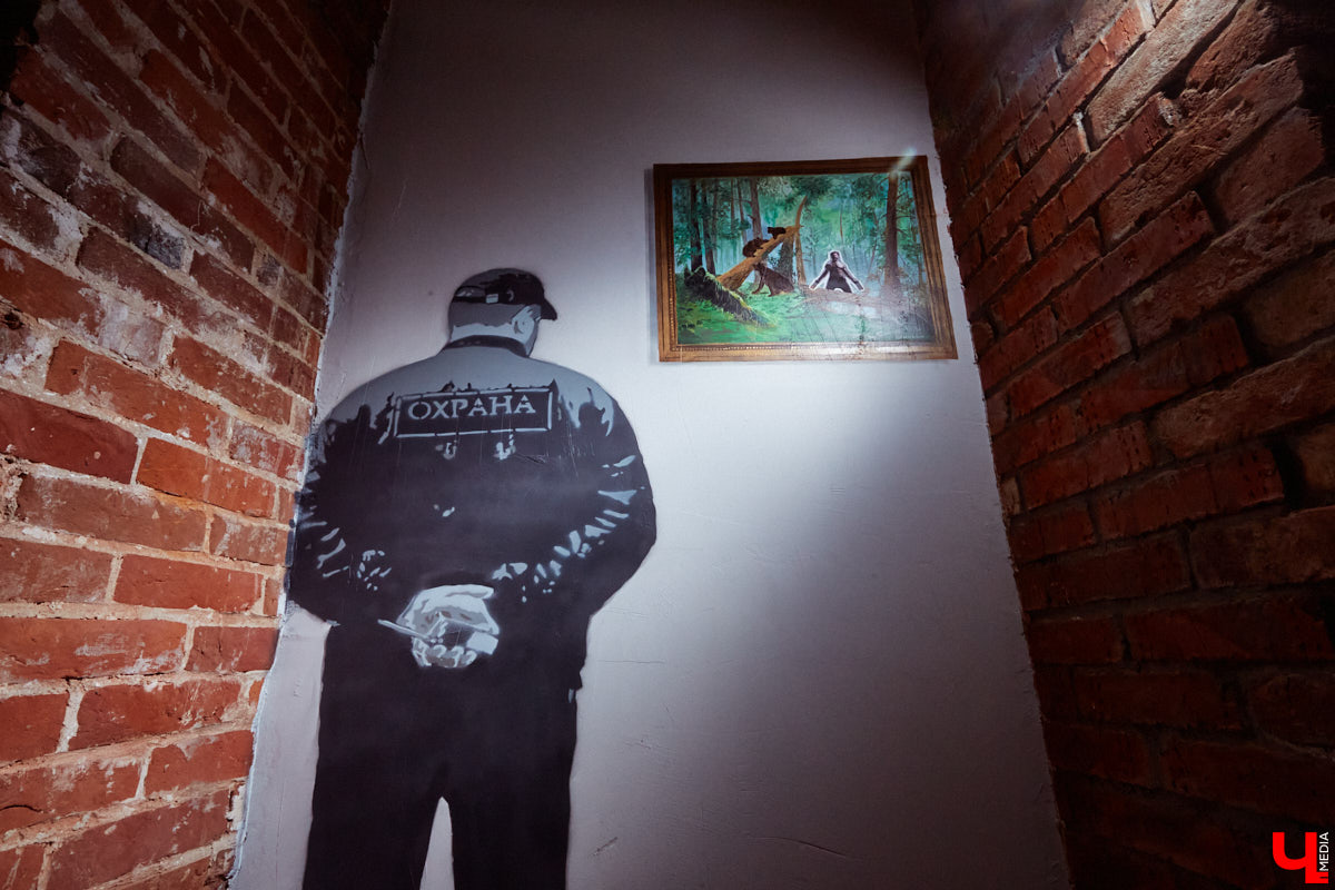 Мишкин снова создал арт со смыслом. На этот раз художник рефлексирует на тему связи времен и культур