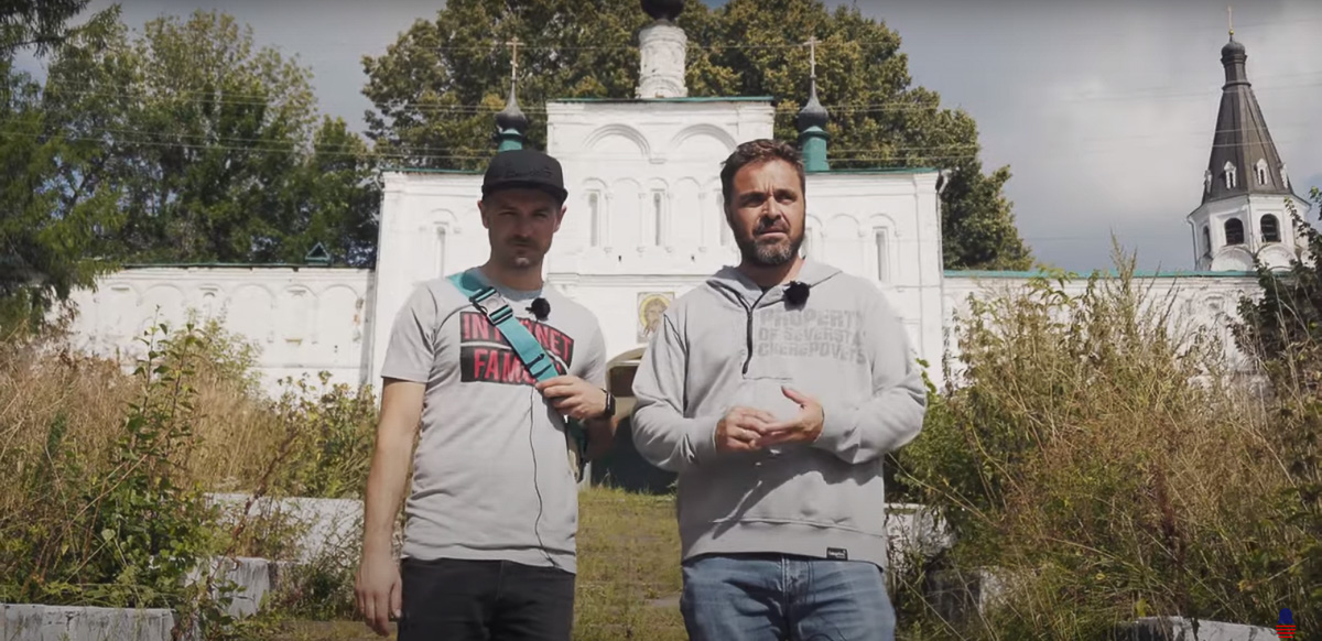 Бизнесмен из США Энди Фрека 19 лет назад переехал в Россию. Три года назад завел влог о путешествиях, а недавно добрался до Александрова