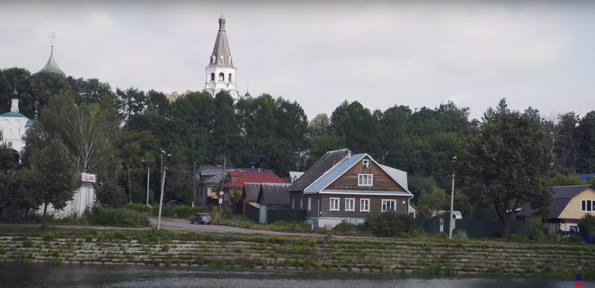 Бизнесмен из США Энди Фрека 19 лет назад переехал в Россию. Три года назад завел влог о путешествиях, а недавно добрался до Александрова