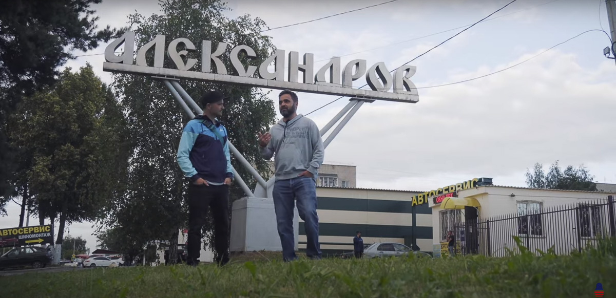 Бизнесмен из США Энди Фрека 19 лет назад переехал в Россию. Три года назад завел влог о путешествиях, а недавно добрался до Александрова