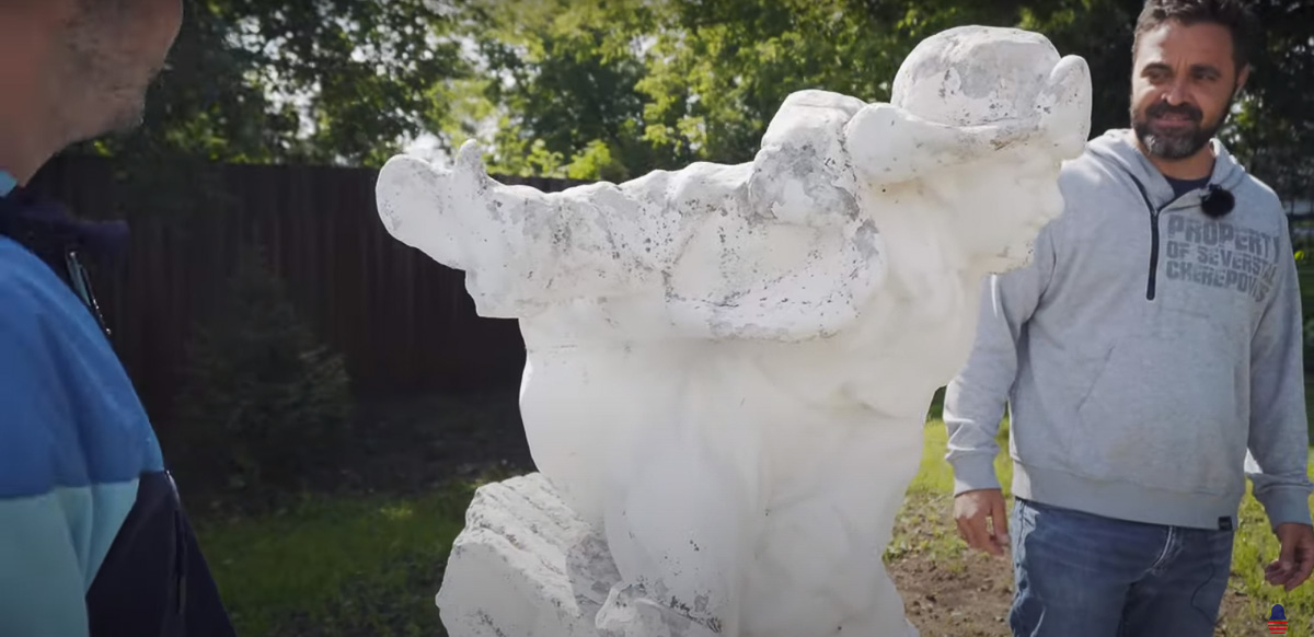 Бизнесмен из США Энди Фрека 19 лет назад переехал в Россию. Три года назад завел влог о путешествиях, а недавно добрался до Александрова