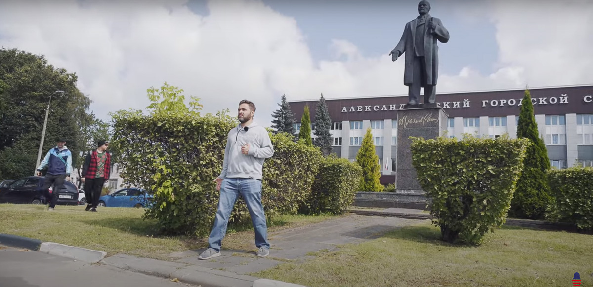 Бизнесмен из США Энди Фрека 19 лет назад переехал в Россию. Три года назад завел влог о путешествиях, а недавно добрался до Александрова