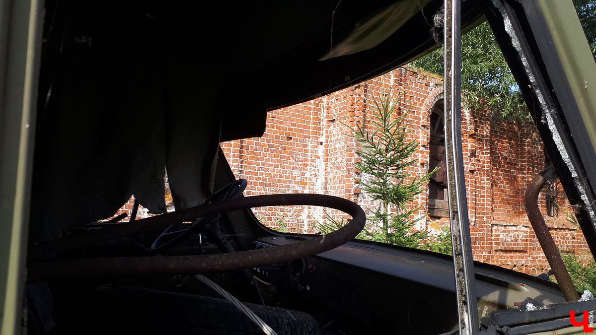 Фоторепортаж из села Константиново и история двух заброшенных церквей