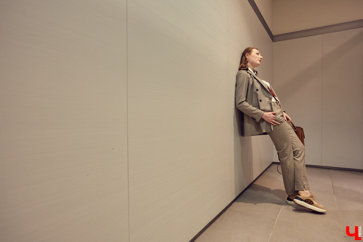 Стилист Ирина Безбородова прошлась по магазинам и нашла 9 трендовых брючных костюмов для сезона осень-зима 2020