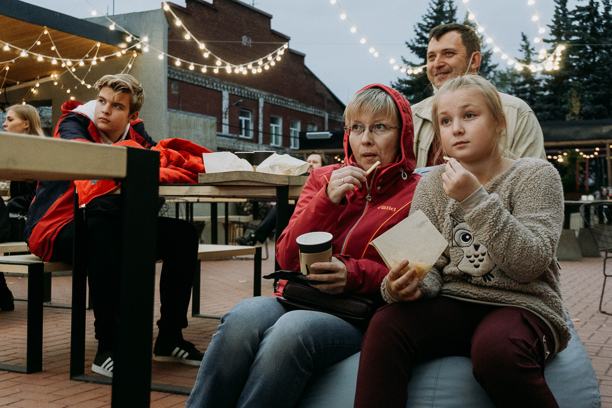 Два дня владимирцы смотрели короткометражки молодых режиссеров под открытым небом. Картины про гопников и блогеров зацепили не так сильно, как история про собачек