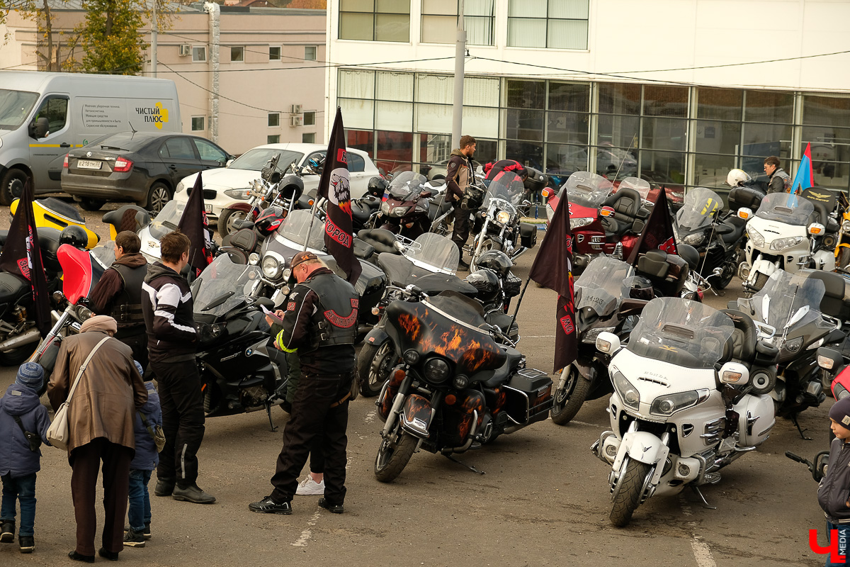 Байкеры со всей страны приехали во Владимир и устроили соревнования. Подробности - в нашем репортаже