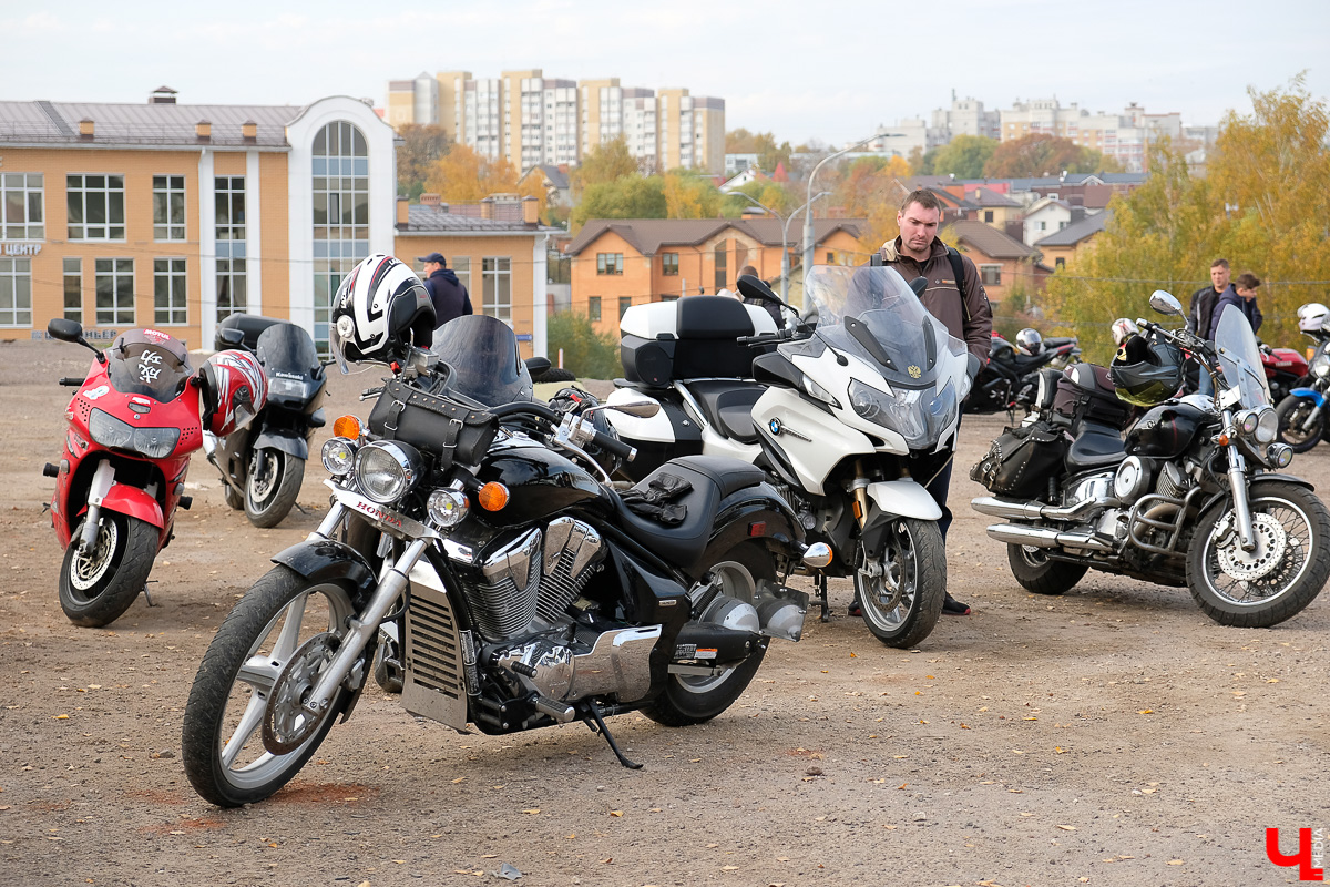 Байкеры со всей страны приехали во Владимир и устроили соревнования. Подробности - в нашем репортаже