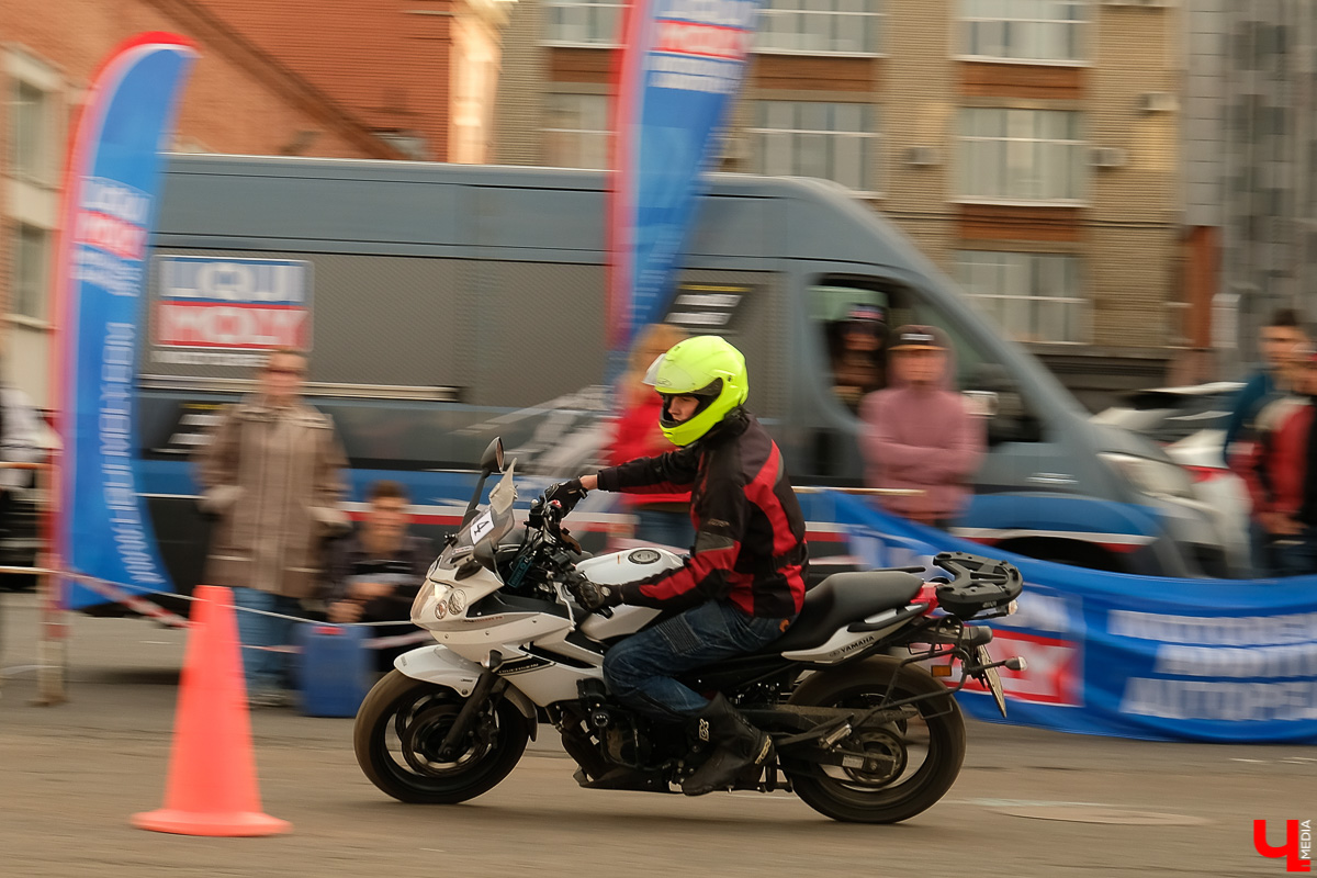 Байкеры со всей страны приехали во Владимир и устроили соревнования. Подробности - в нашем репортаже